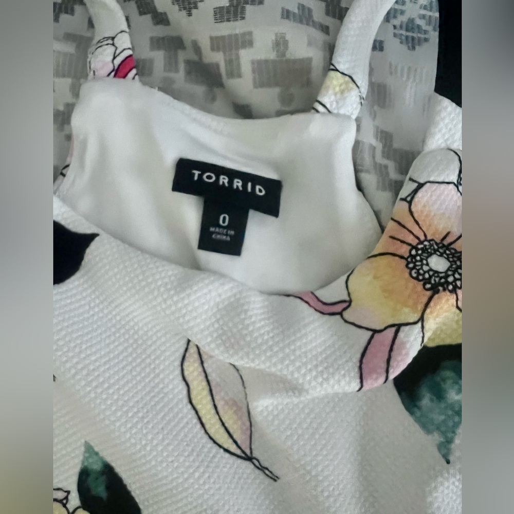 Torrid Halter Floral Skater Dress Size 0 - Picture 5 of 5
